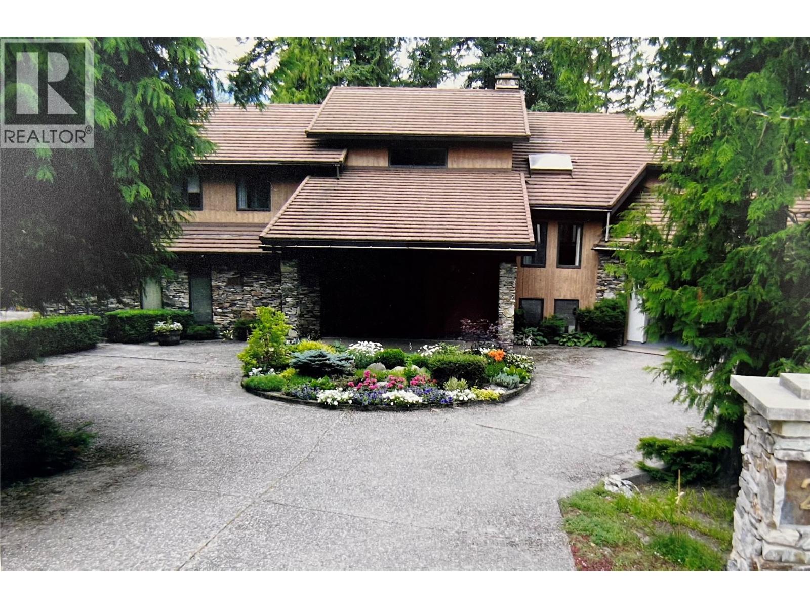 231 Glenacres Road, Nakusp, British Columbia  V0G 1R0 - Photo 1 - 10339305