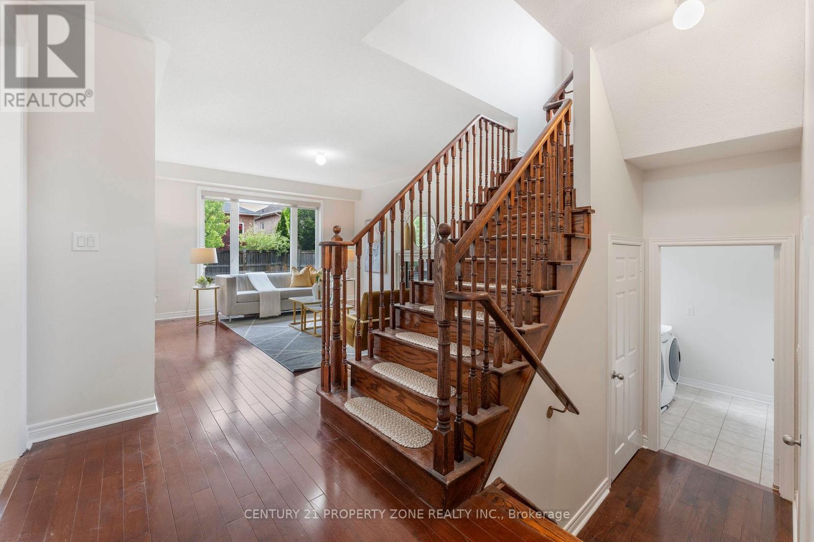 9 Booth Street, Bradford West Gwillimbury, Ontario  L3Z 0A3 - Photo 11 - N12270943