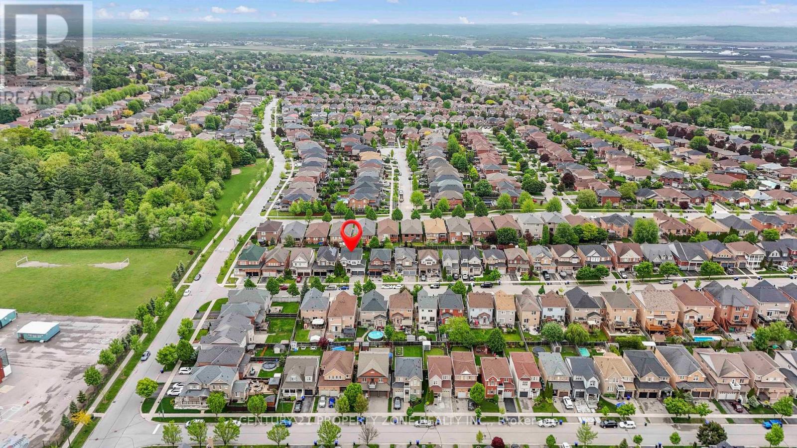 9 Booth Street, Bradford West Gwillimbury, Ontario  L3Z 0A3 - Photo 3 - N12270943