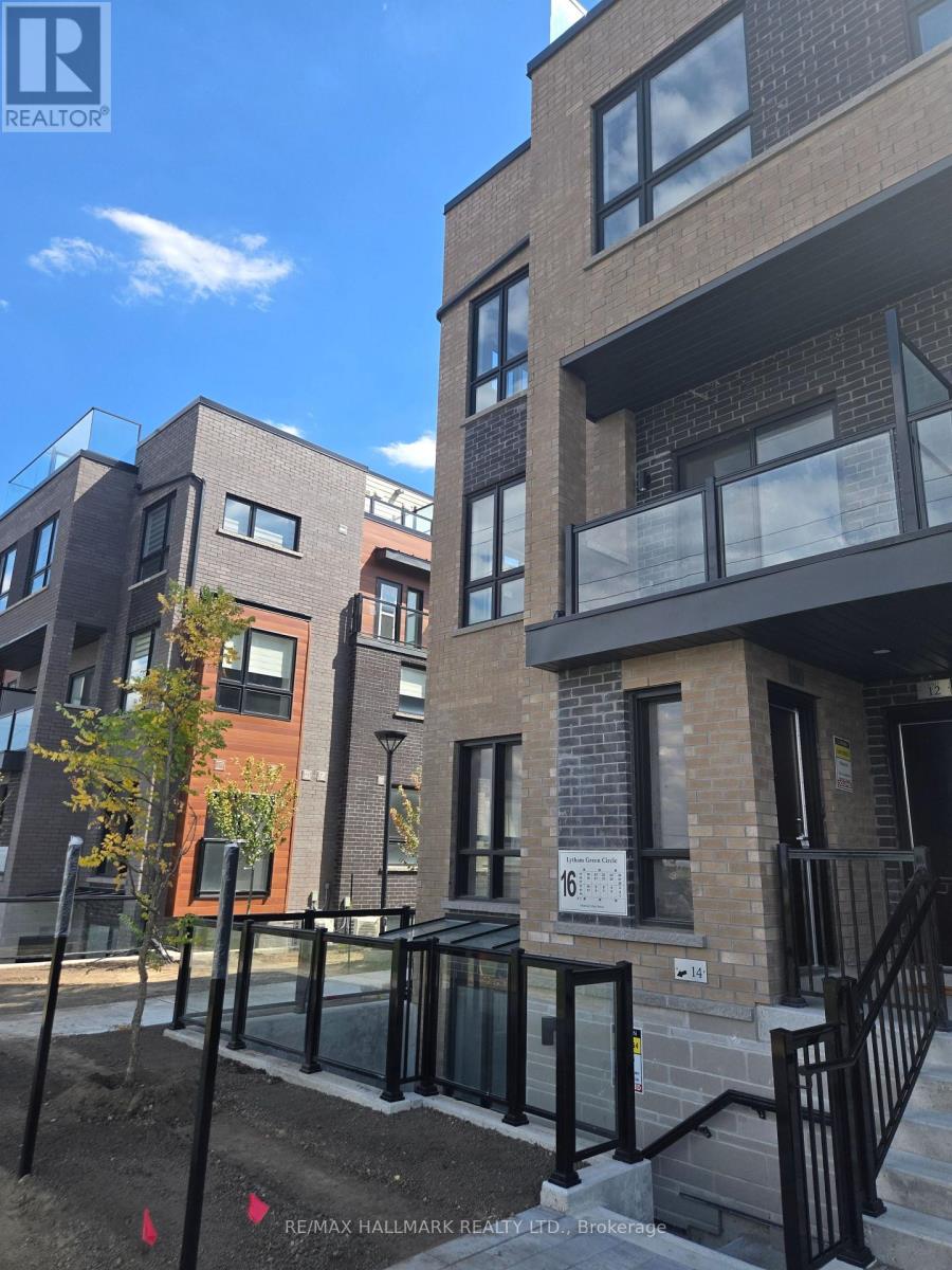 13 - 16 LYTHAM GREEN CIRCLE, Newmarket, Ontario