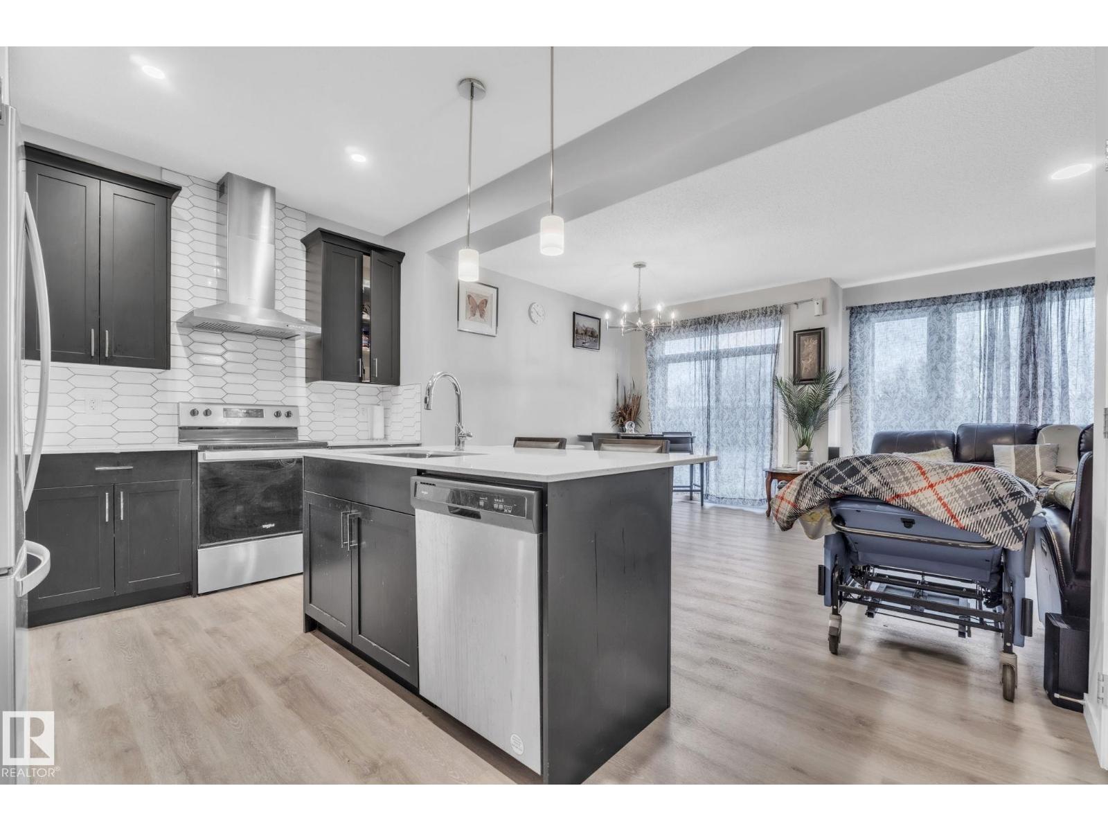 22007 80 Av Nw, Edmonton, Alberta  T5T 7R6 - Photo 3 - E4465280