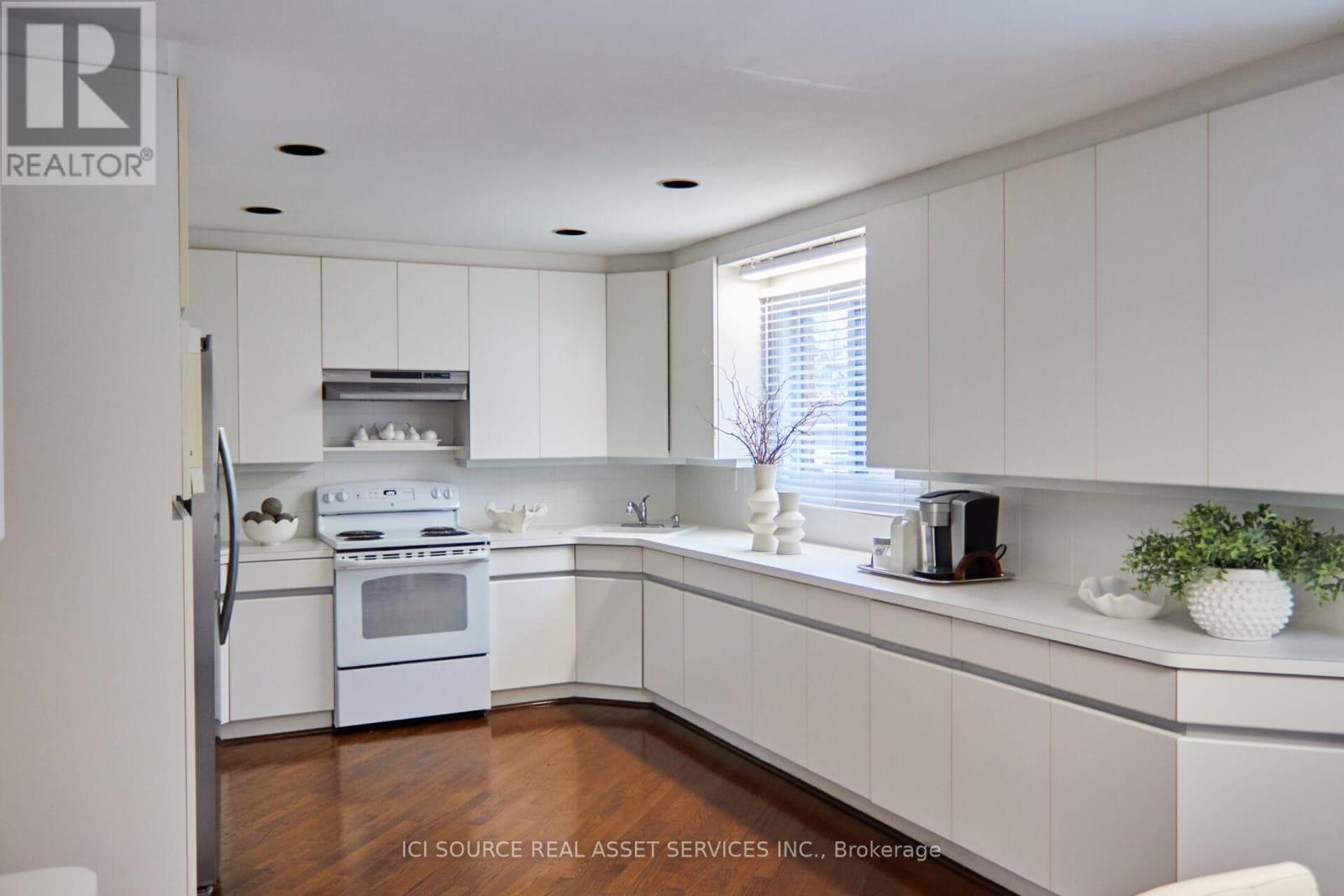 104 Almore Avenue, Toronto, Ontario  M3H 2H5 - Photo 11 - C12414211