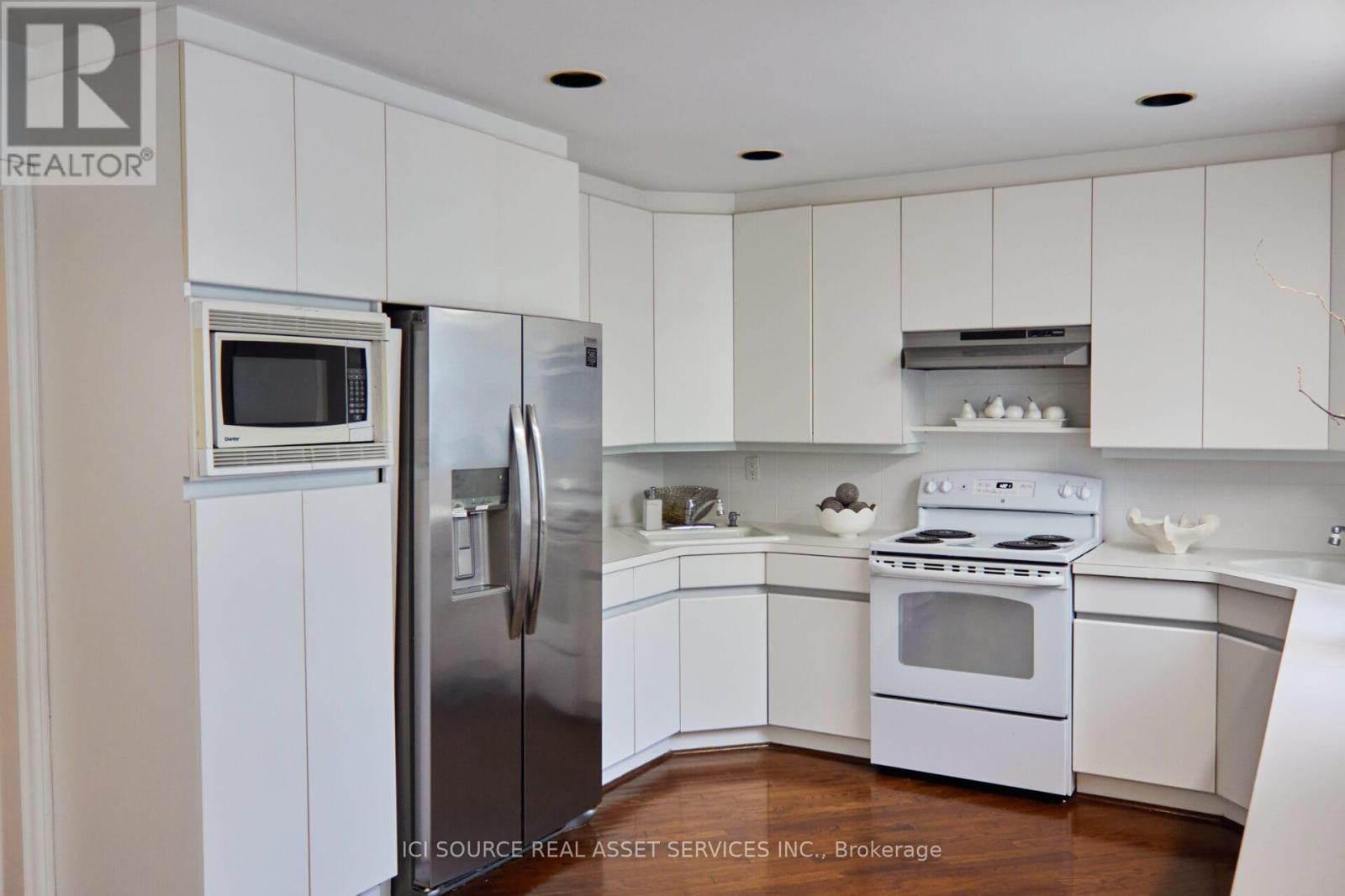 104 Almore Avenue, Toronto, Ontario  M3H 2H5 - Photo 12 - C12414211