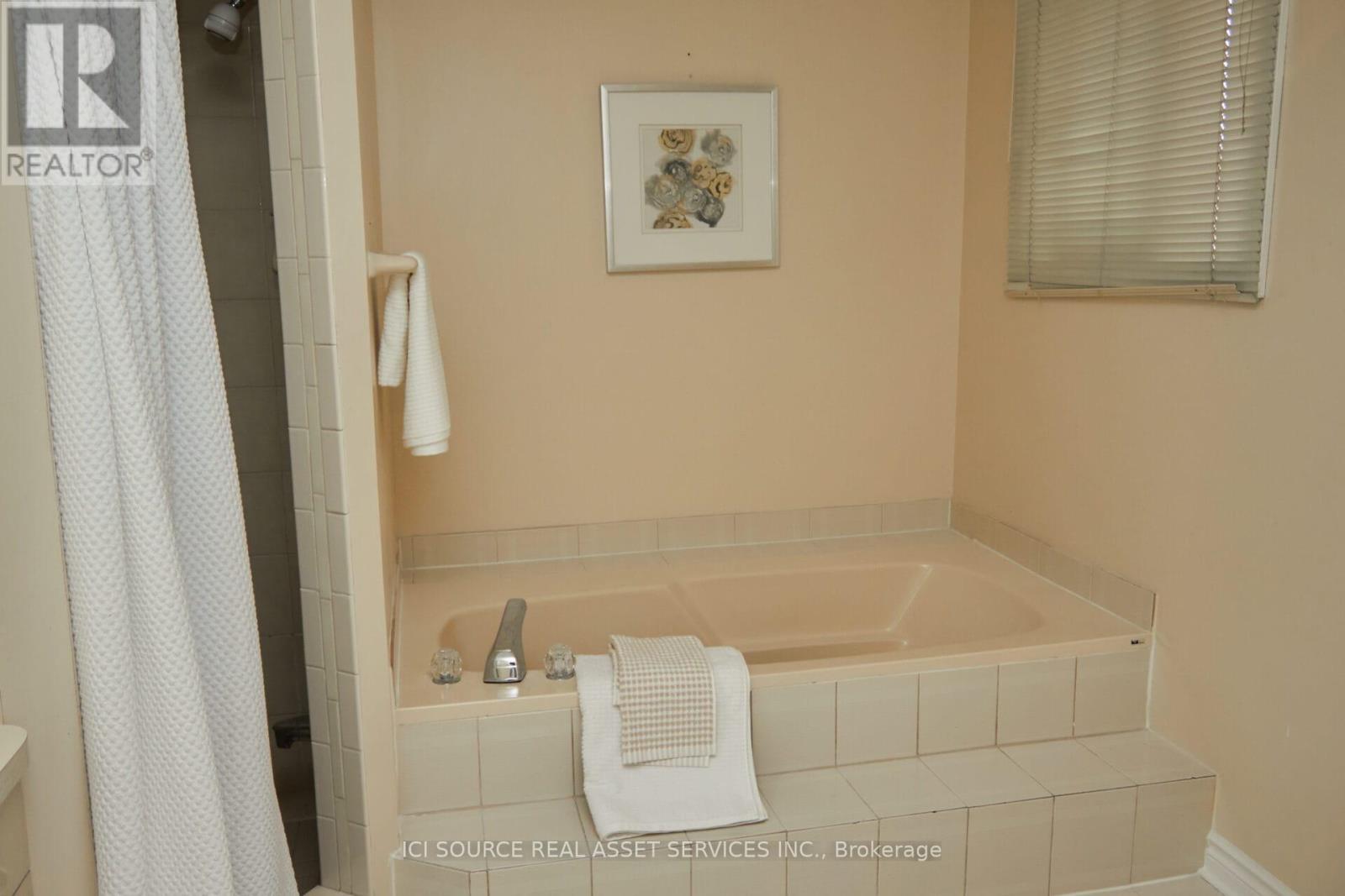 104 Almore Avenue, Toronto, Ontario  M3H 2H5 - Photo 16 - C12414211