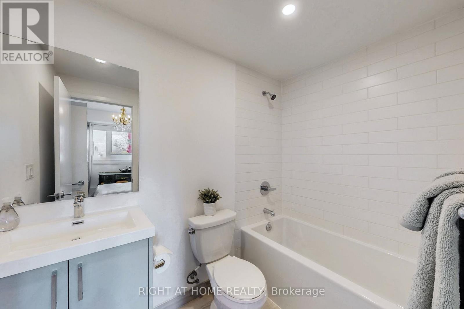 202 - 385 Osler Street, Toronto, Ontario  M6N 2Z4 - Photo 15 - W12395947