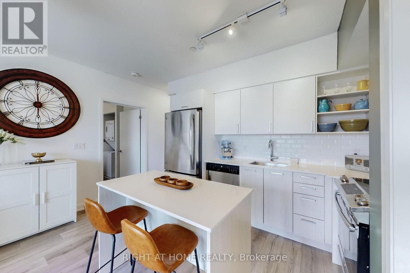 202 - 385 Osler Street, Toronto, Ontario  M6N 2Z4 - Photo 7 - W12395947