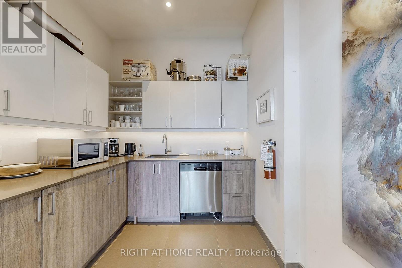 202 - 385 Osler Street, Toronto, Ontario  M6N 2Z4 - Photo 35 - W12395947