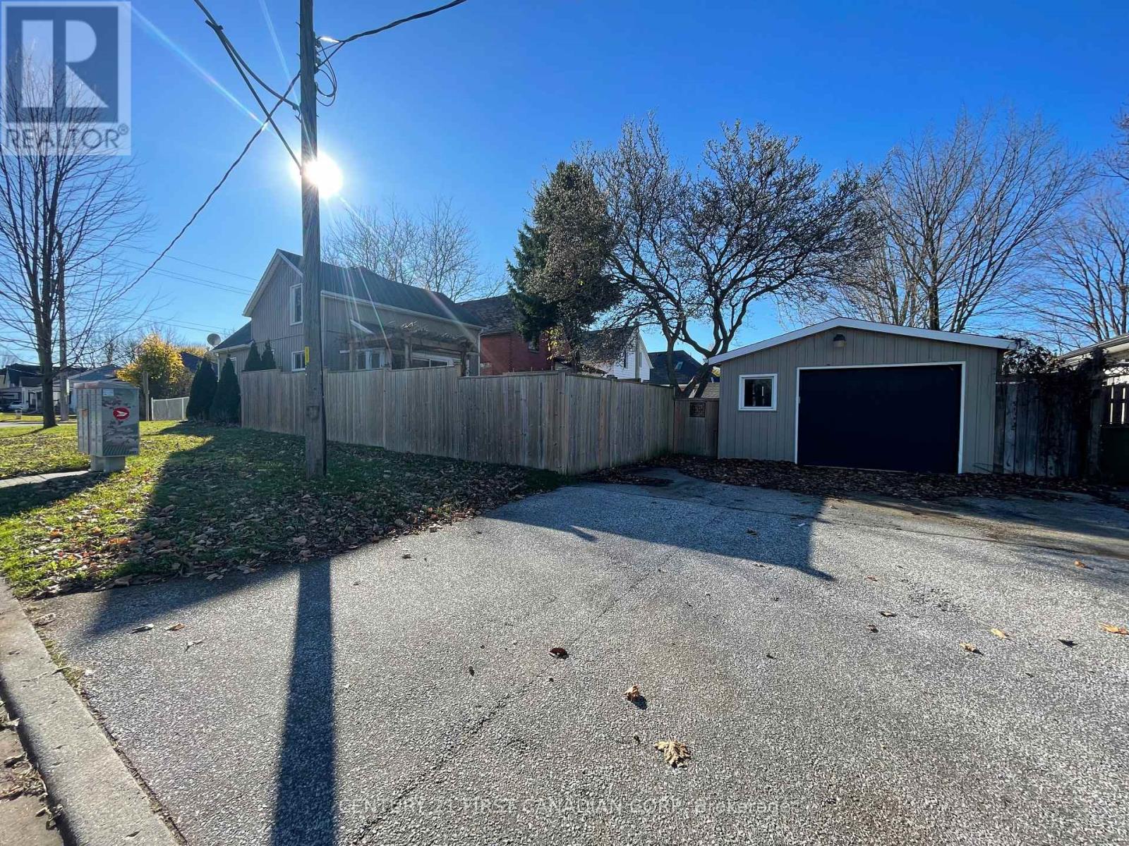 64 Edward Street, St. Thomas, Ontario  N5P 1Y6 - Photo 4 - X12530368