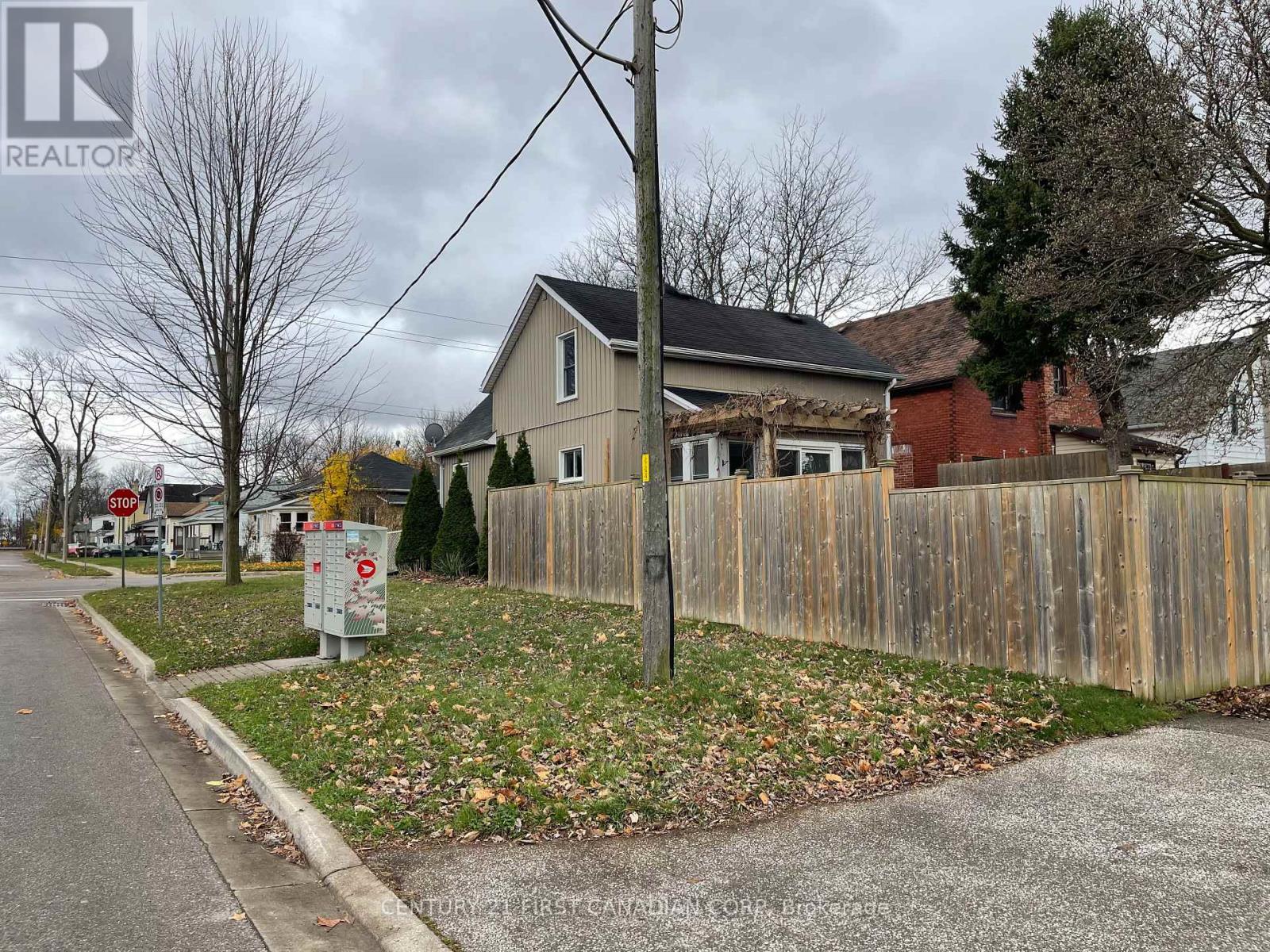 64 Edward Street, St. Thomas, Ontario  N5P 1Y6 - Photo 3 - X12530368