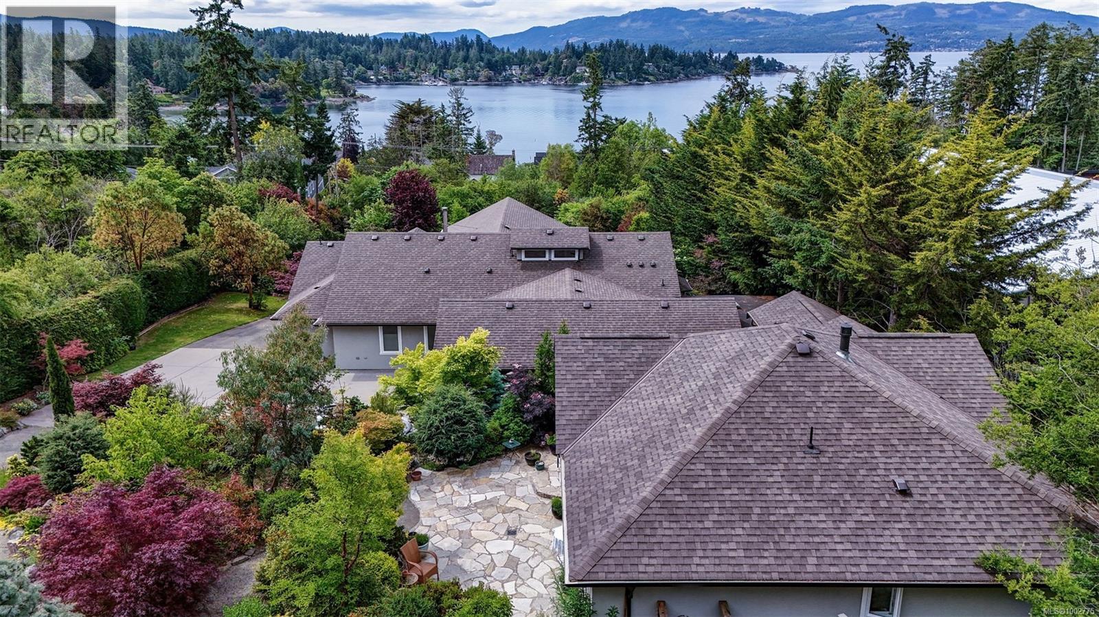 11333 Chalet Rd, North Saanich, British Columbia  V8L 5L9 - Photo 2 - 1002775