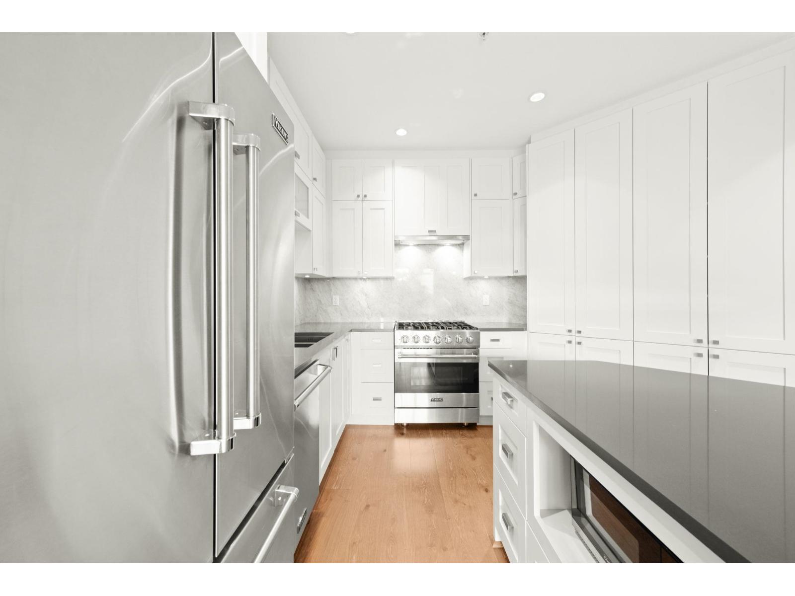 213 14855 Thrift Avenue, White Rock, British Columbia  V4B 2J6 - Photo 3 - R3063979