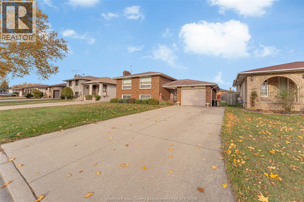 2816 Langlois Court, Windsor, Ontario  N8X 4T8 - Photo 3 - 25028510