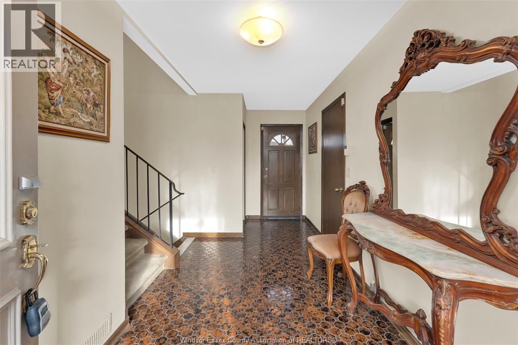 2816 Langlois Court, Windsor, Ontario  N8X 4T8 - Photo 5 - 25028510