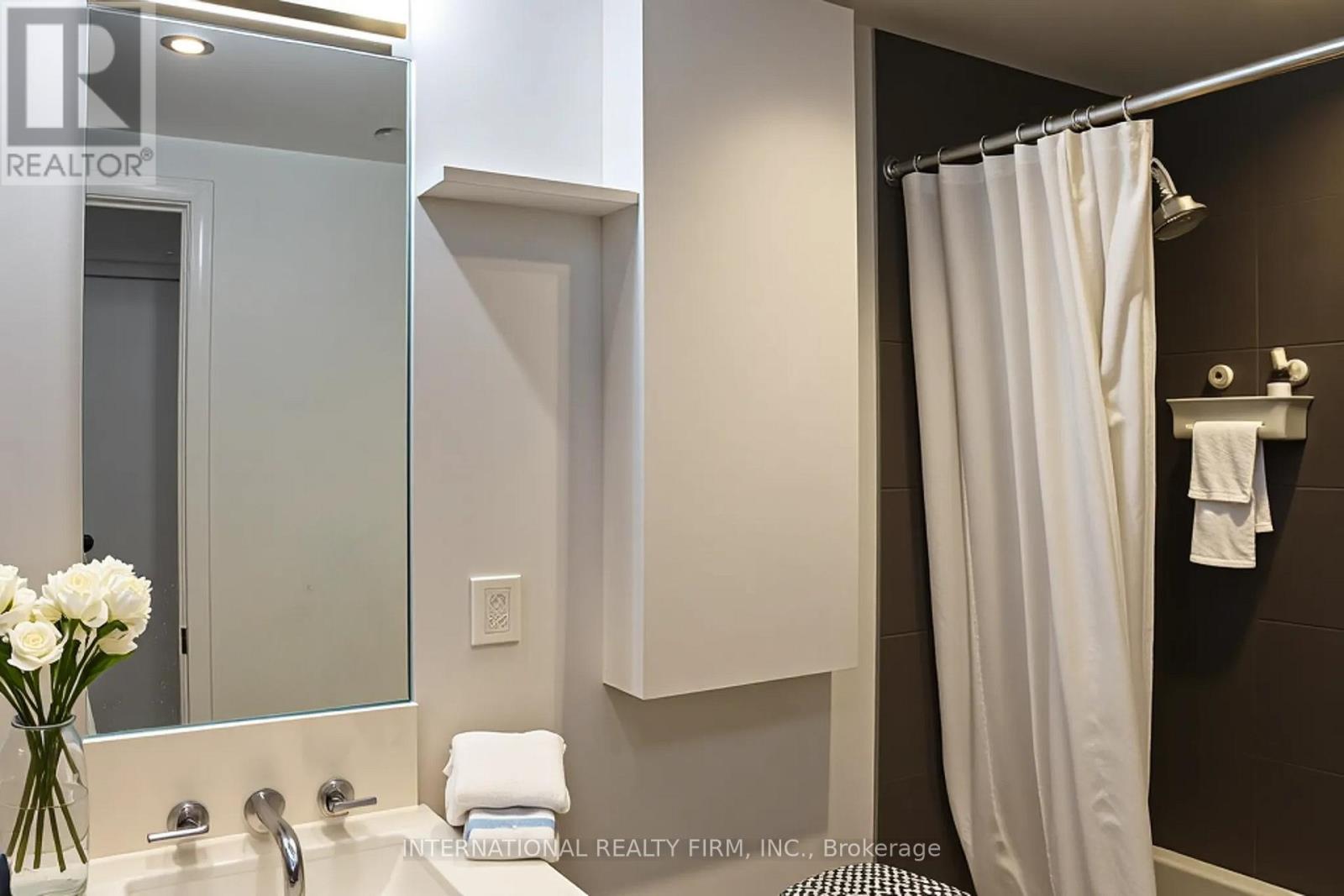 1909 - 5 St Joseph Street, Toronto, Ontario  M4Y 1J6 - Photo 6 - C12530616