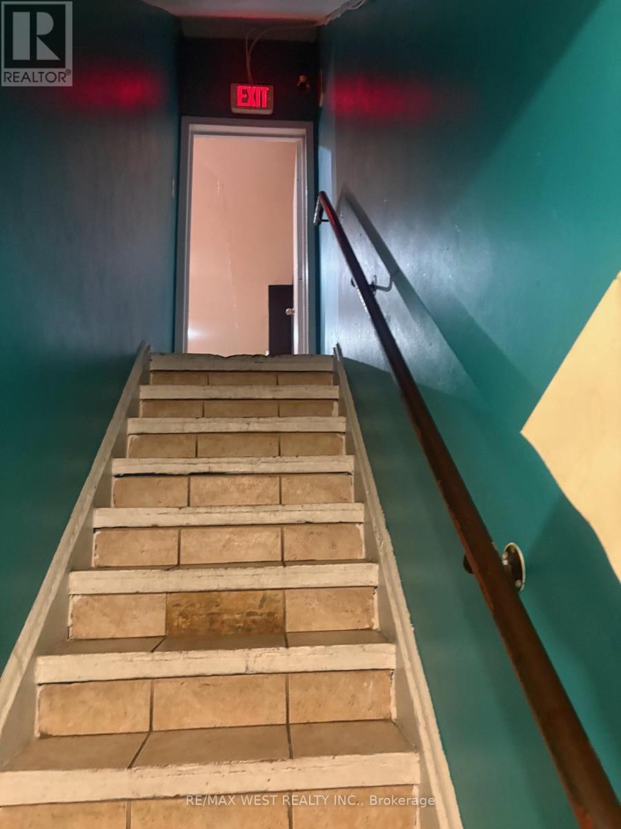 9 - 2057 Dufferin Street, Toronto, Ontario  M6E 3R3 - Photo 11 - C12530690