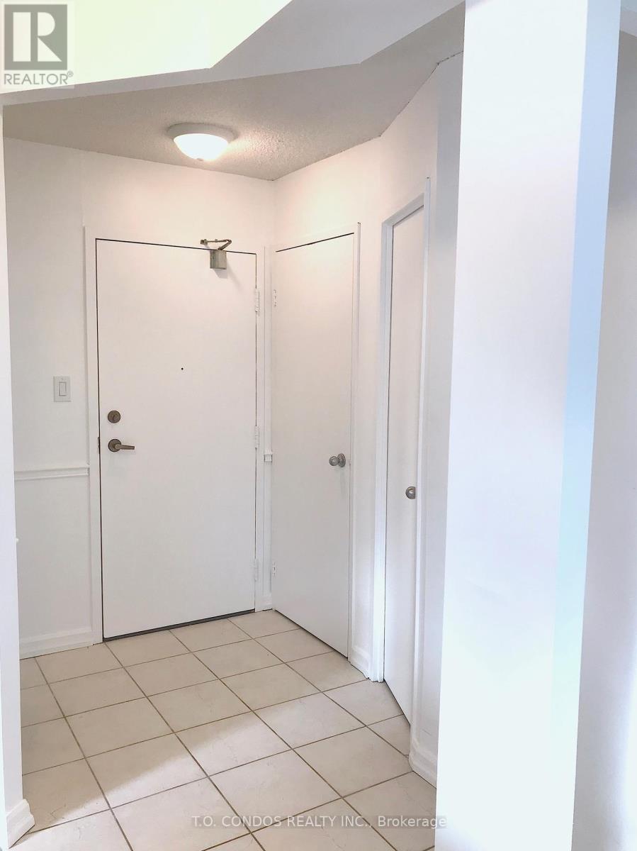 511 - 633 Bay Street, Toronto, Ontario  M5G 2G4 - Photo 2 - C12530716