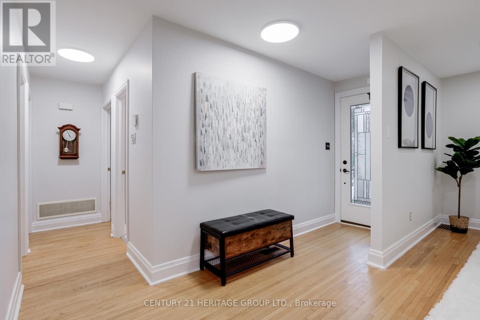 Main (Upper Level) - 302 Avenue Road S, Newmarket, Ontario  L3Y 1P2 - Photo 11 - N12530612