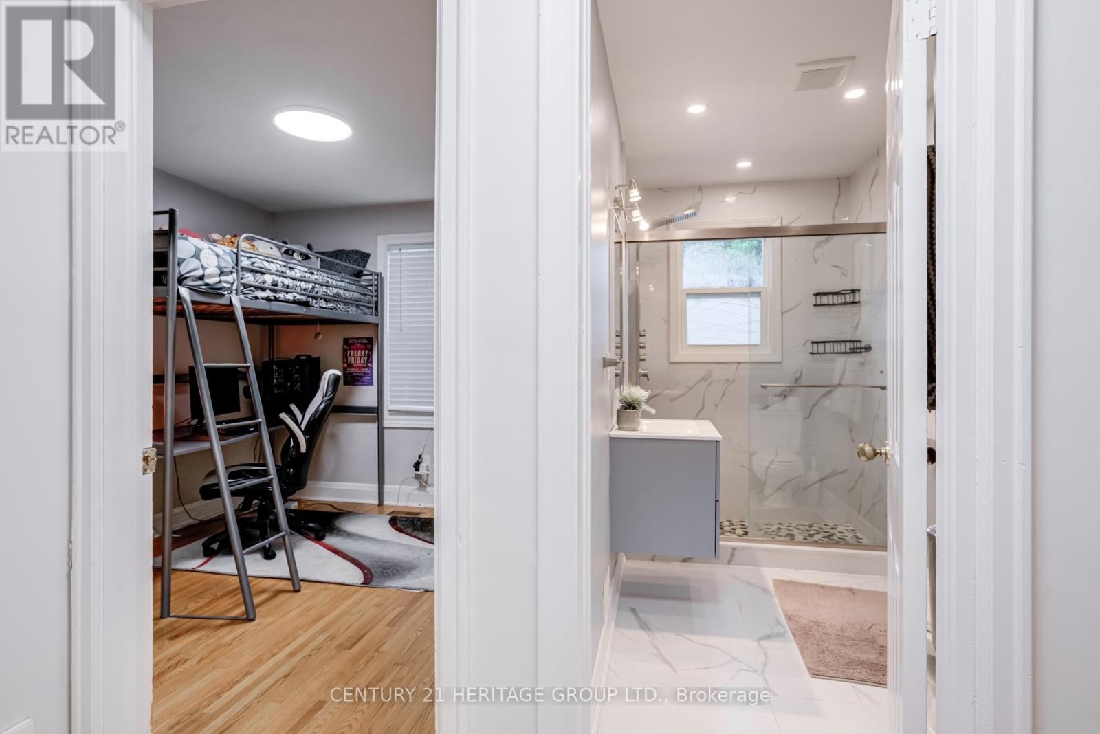 Main (Upper Level) - 302 Avenue Road S, Newmarket, Ontario  L3Y 1P2 - Photo 13 - N12530612