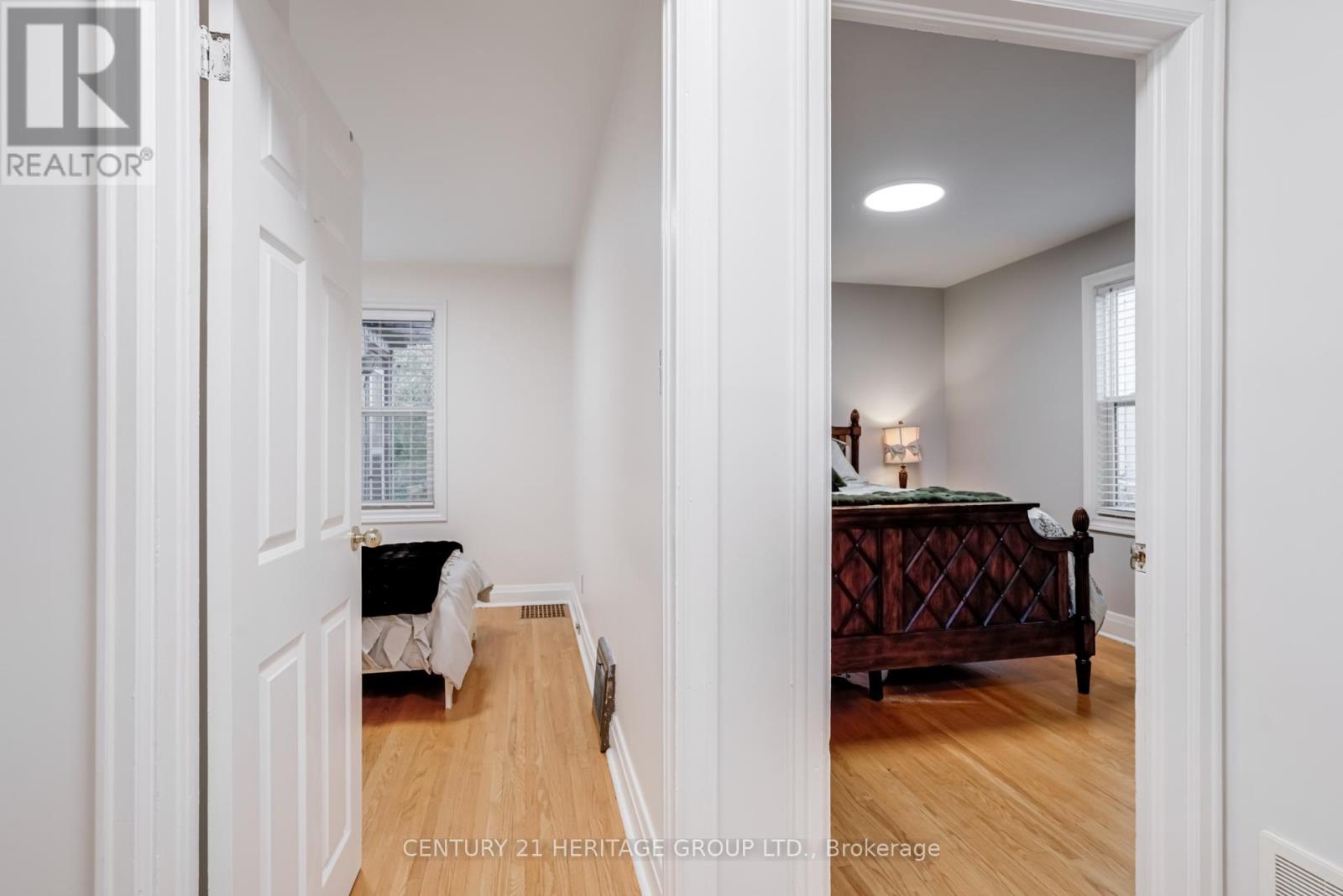 Main (Upper Level) - 302 Avenue Road S, Newmarket, Ontario  L3Y 1P2 - Photo 14 - N12530612