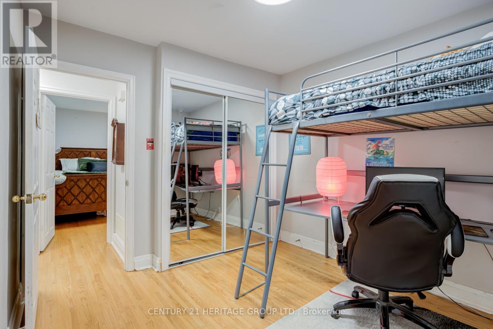 Main (Upper Level) - 302 Avenue Road S, Newmarket, Ontario  L3Y 1P2 - Photo 18 - N12530612