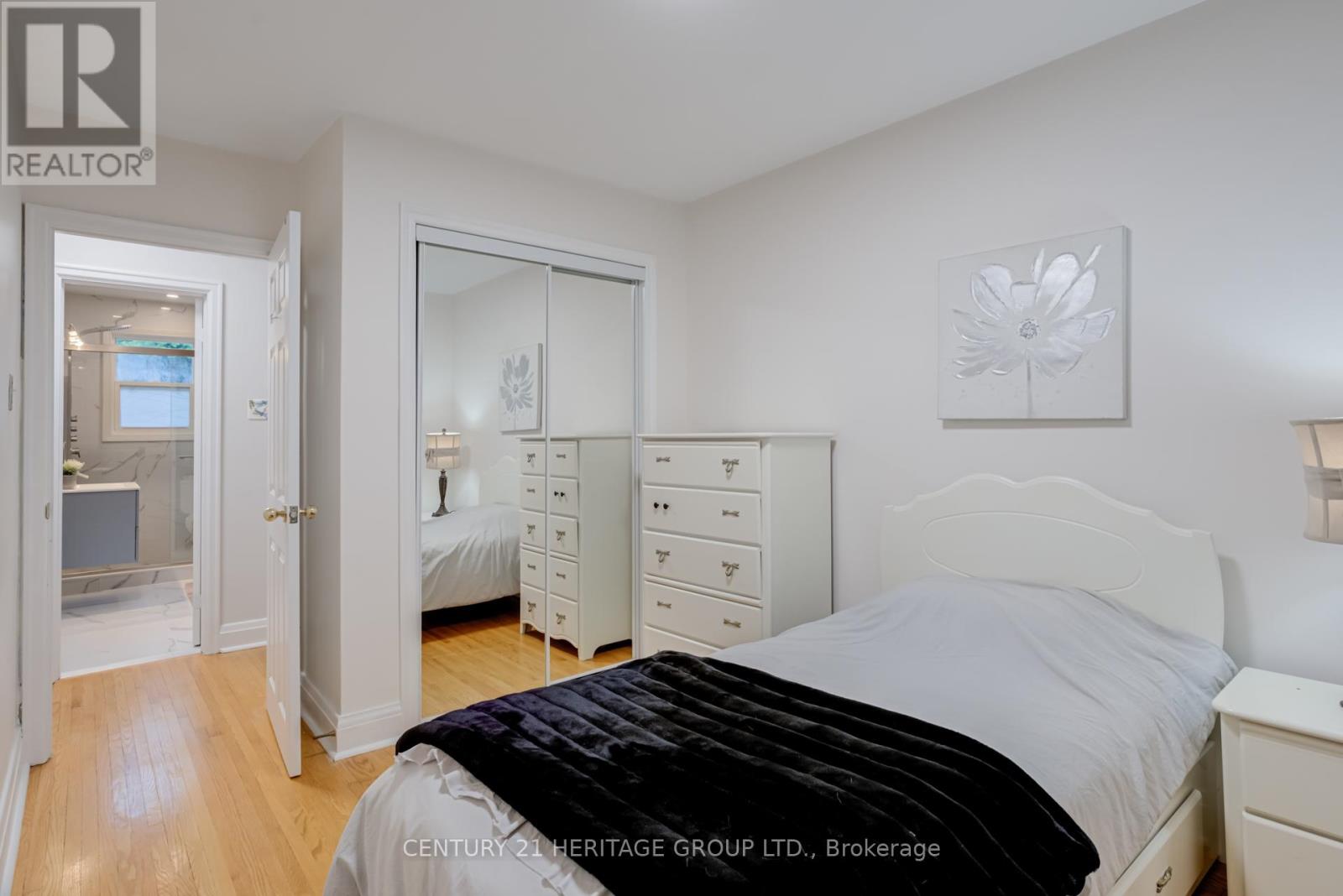 Main (Upper Level) - 302 Avenue Road S, Newmarket, Ontario  L3Y 1P2 - Photo 20 - N12530612