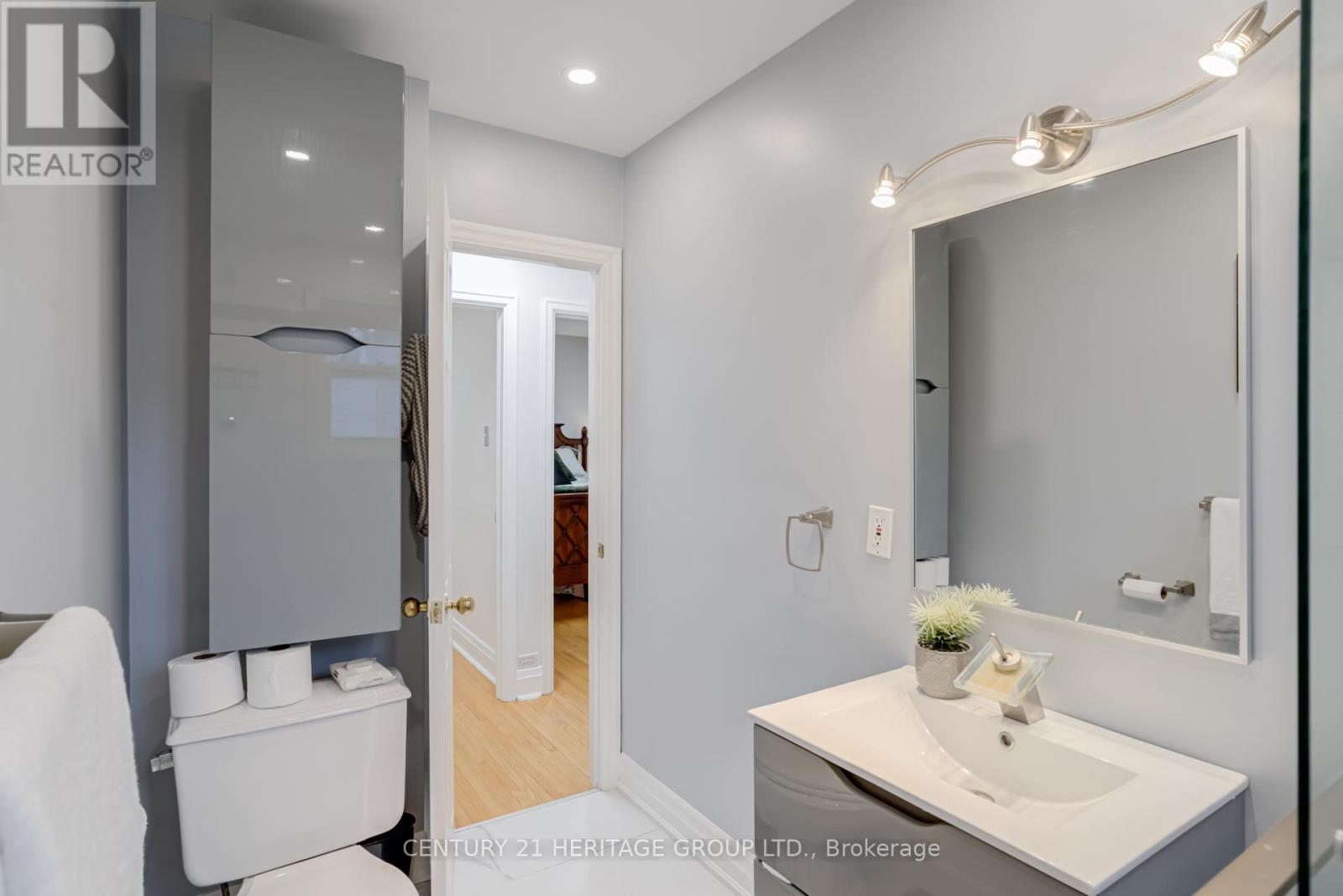 Main (Upper Level) - 302 Avenue Road S, Newmarket, Ontario  L3Y 1P2 - Photo 24 - N12530612