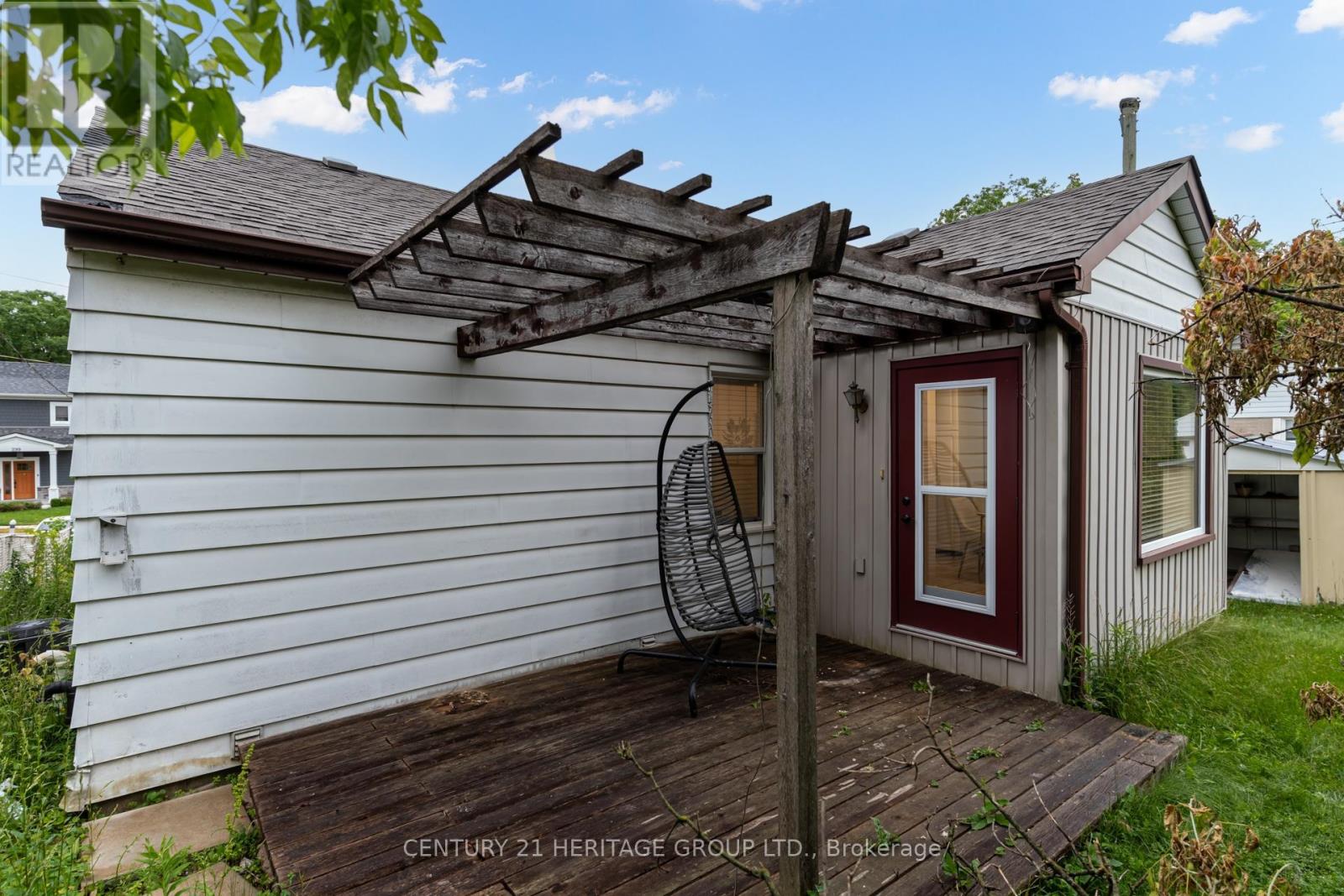 Main (Upper Level) - 302 Avenue Road S, Newmarket, Ontario  L3Y 1P2 - Photo 29 - N12530612