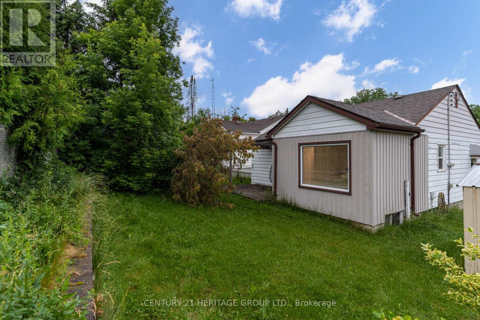 Main (Upper Level) - 302 Avenue Road S, Newmarket, Ontario  L3Y 1P2 - Photo 32 - N12530612