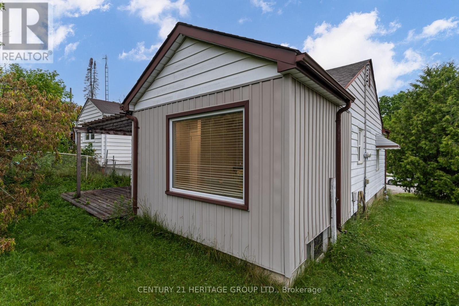 Main (Upper Level) - 302 Avenue Road S, Newmarket, Ontario  L3Y 1P2 - Photo 35 - N12530612