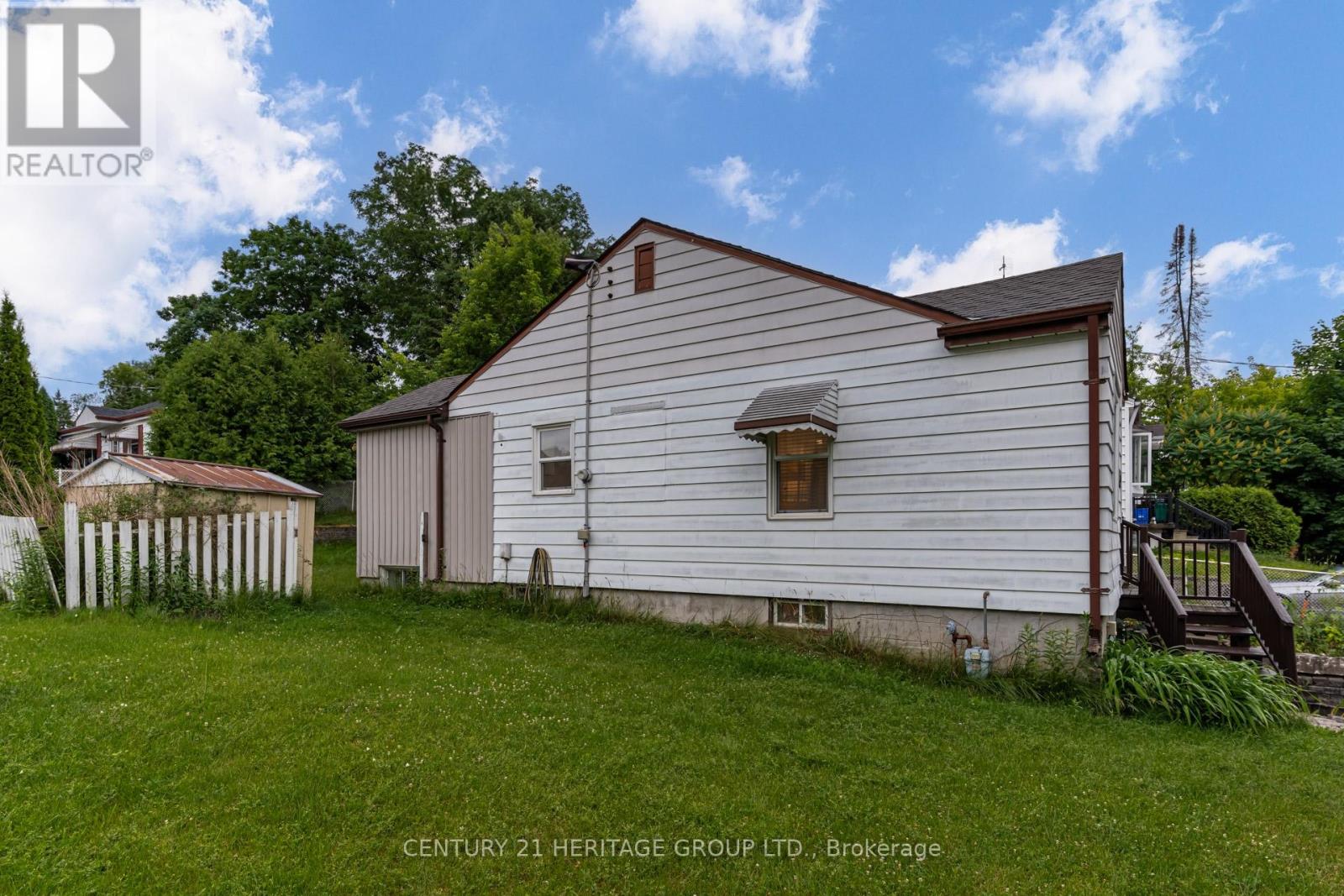 Main (Upper Level) - 302 Avenue Road S, Newmarket, Ontario  L3Y 1P2 - Photo 36 - N12530612