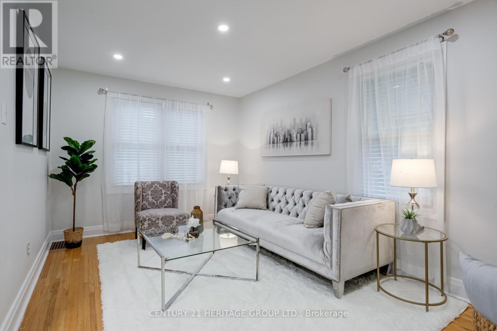 Main (Upper Level) - 302 Avenue Road S, Newmarket, Ontario  L3Y 1P2 - Photo 5 - N12530612