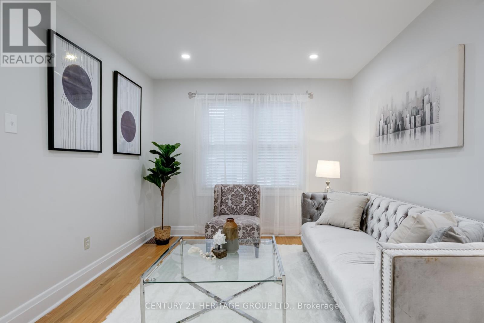 Main (Upper Level) - 302 Avenue Road S, Newmarket, Ontario  L3Y 1P2 - Photo 6 - N12530612