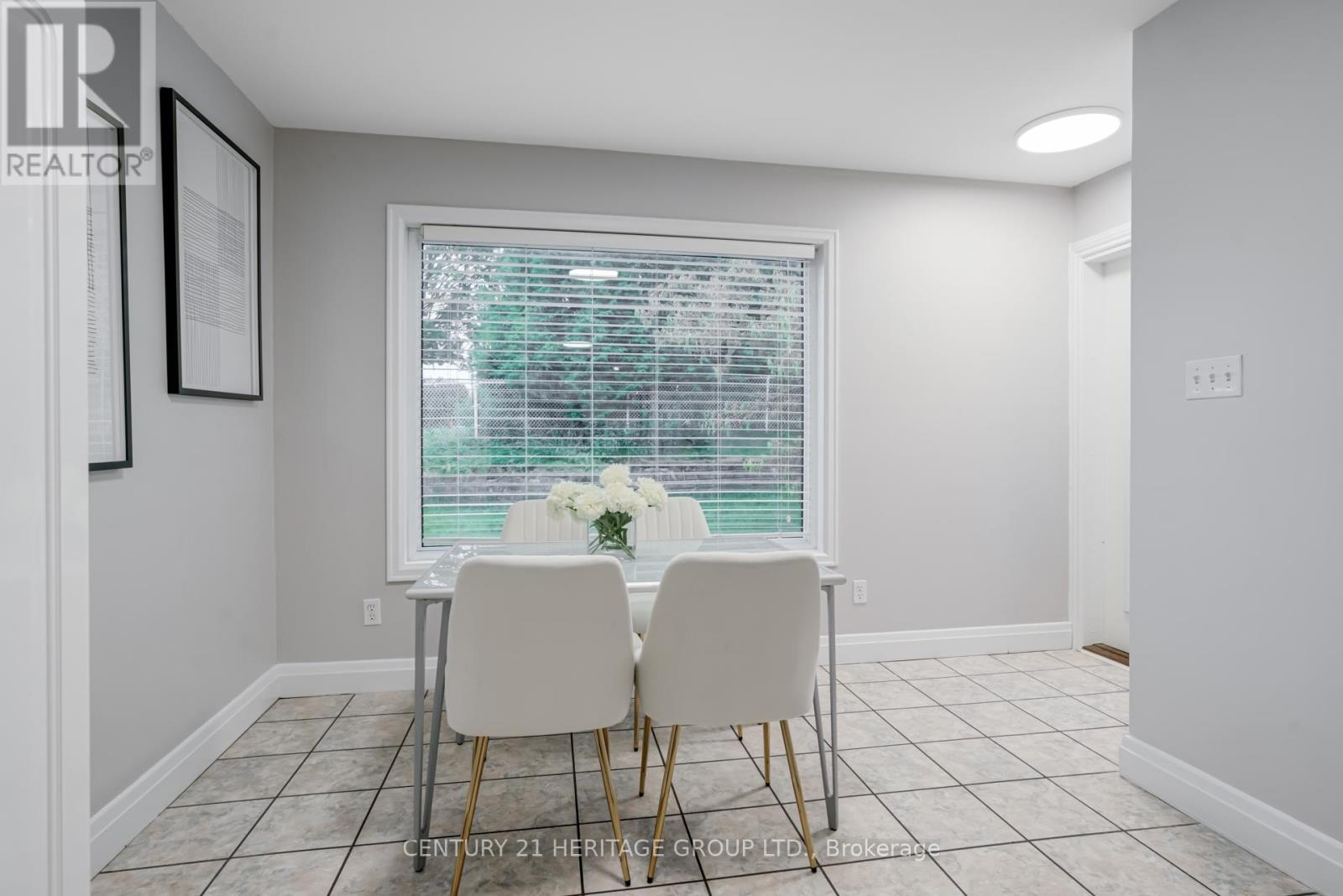 Main (Upper Level) - 302 Avenue Road S, Newmarket, Ontario  L3Y 1P2 - Photo 9 - N12530612