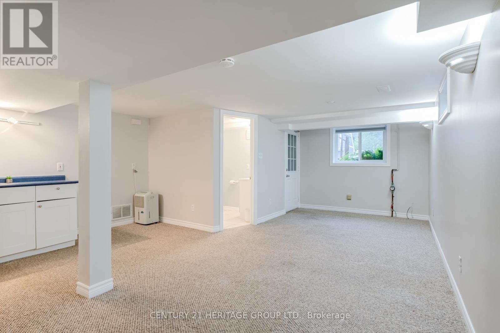 Bsmt - 302 Avenue Road, Newmarket, Ontario  L3Y 1P2 - Photo 4 - N12530626