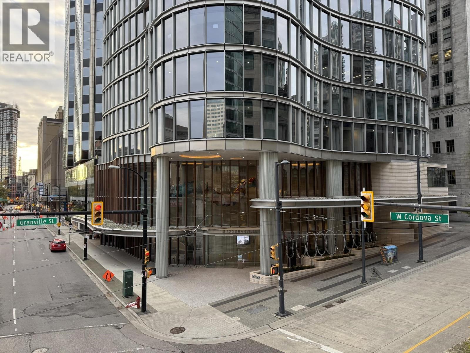 350 320 GRANVILLE STREET, Vancouver, British Columbia