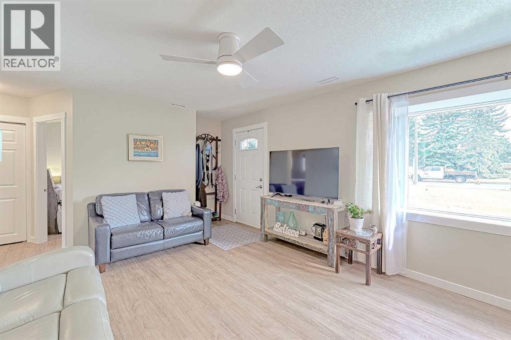 77 2 Street Se, High River, Alberta  T1V 1G6 - Photo 3 - A2269321