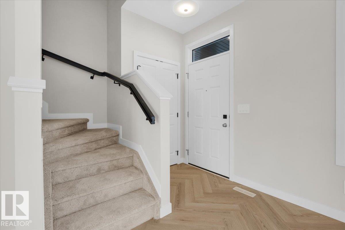 2127 Crossbill Ln Nw, Edmonton, Alberta  T5S 0W3 - Photo 2 - E4465330