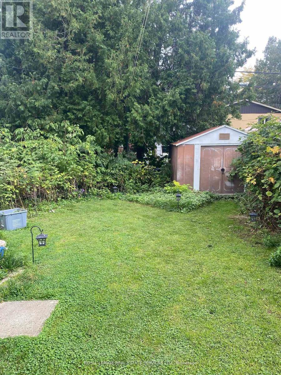 33 Roxaline Street, Toronto, Ontario  M9P 2Z1 - Photo 5 - W12530592