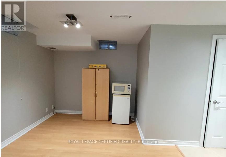 86 Joymar Drive, Mississauga, Ontario  L5M 7Z6 - Photo 3 - W12530624