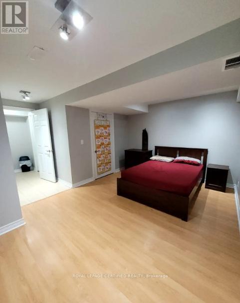 86 Joymar Drive, Mississauga, Ontario  L5M 7Z6 - Photo 4 - W12530624