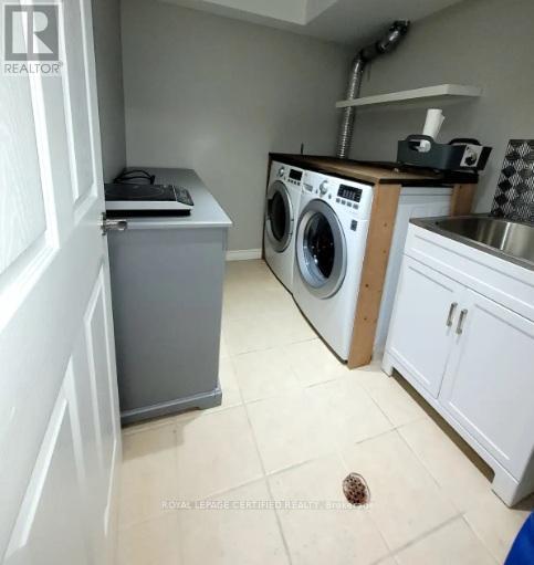 86 Joymar Drive, Mississauga, Ontario  L5M 7Z6 - Photo 5 - W12530624