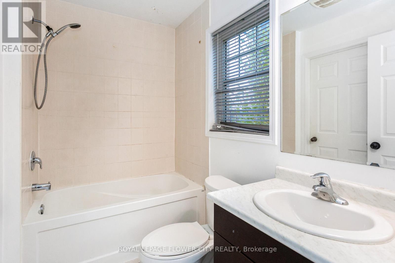 41 Vanhorne Close, Brampton, Ontario  L7A 0X8 - Photo 10 - W12530630