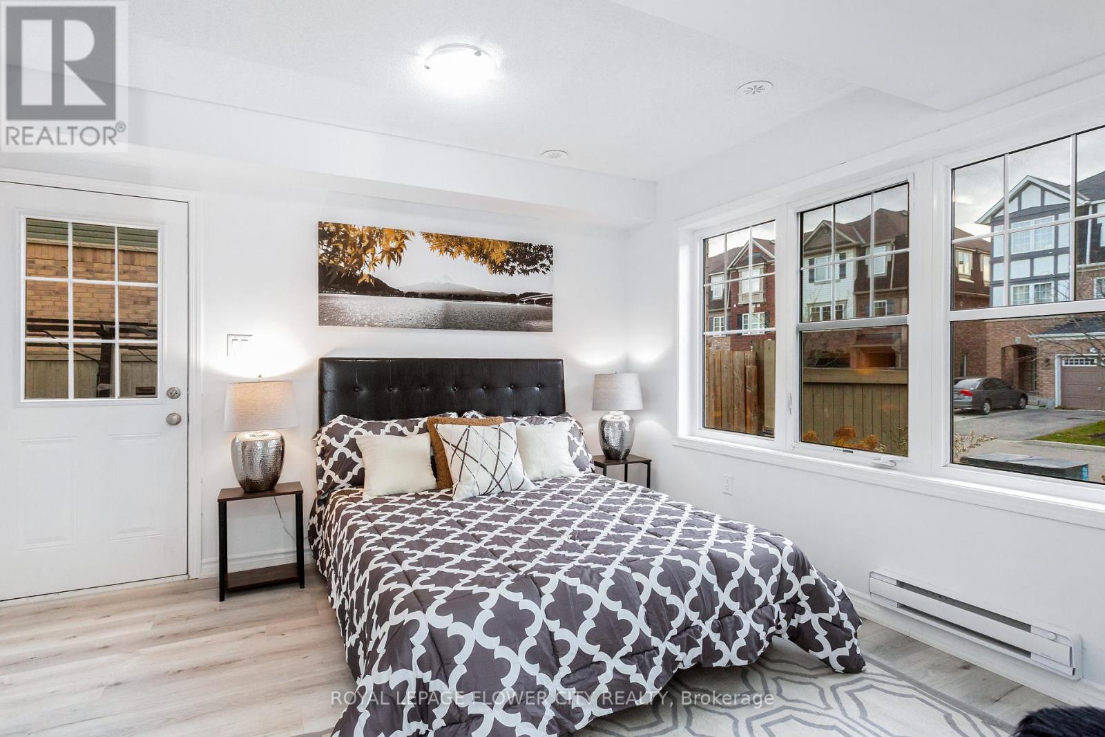 41 Vanhorne Close, Brampton, Ontario  L7A 0X8 - Photo 7 - W12530630