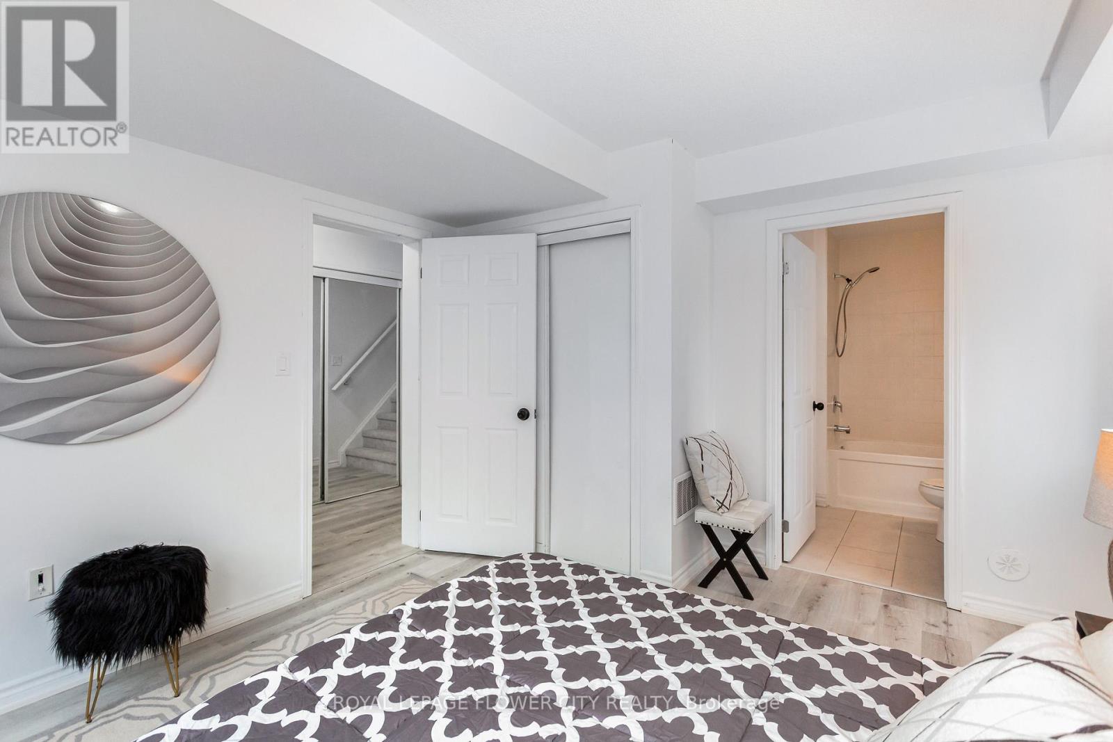 41 Vanhorne Close, Brampton, Ontario  L7A 0X8 - Photo 9 - W12530630