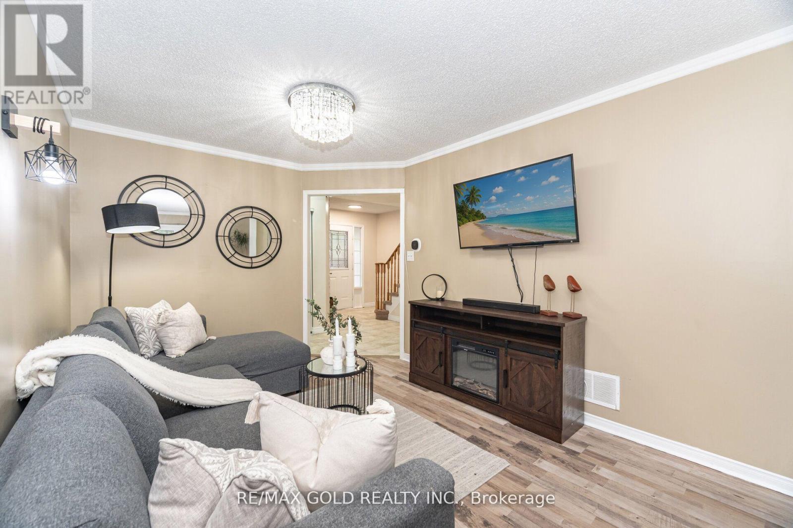 26 Flemington Drive, Caledon, Ontario  L7C 1B5 - Photo 12 - W12530650