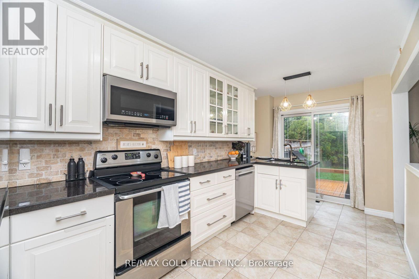 26 Flemington Drive, Caledon, Ontario  L7C 1B5 - Photo 15 - W12530650