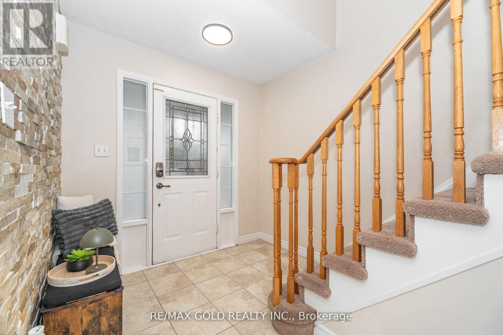 26 Flemington Drive, Caledon, Ontario  L7C 1B5 - Photo 9 - W12530650