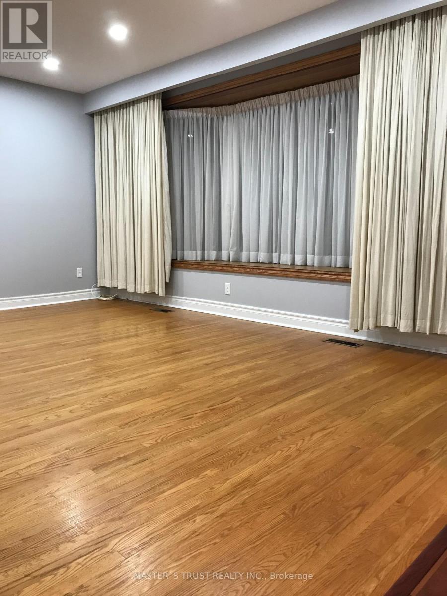 Upper - 2186 Truscott Drive, Mississauga, Ontario  L5J 2A6 - Photo 2 - W12530726