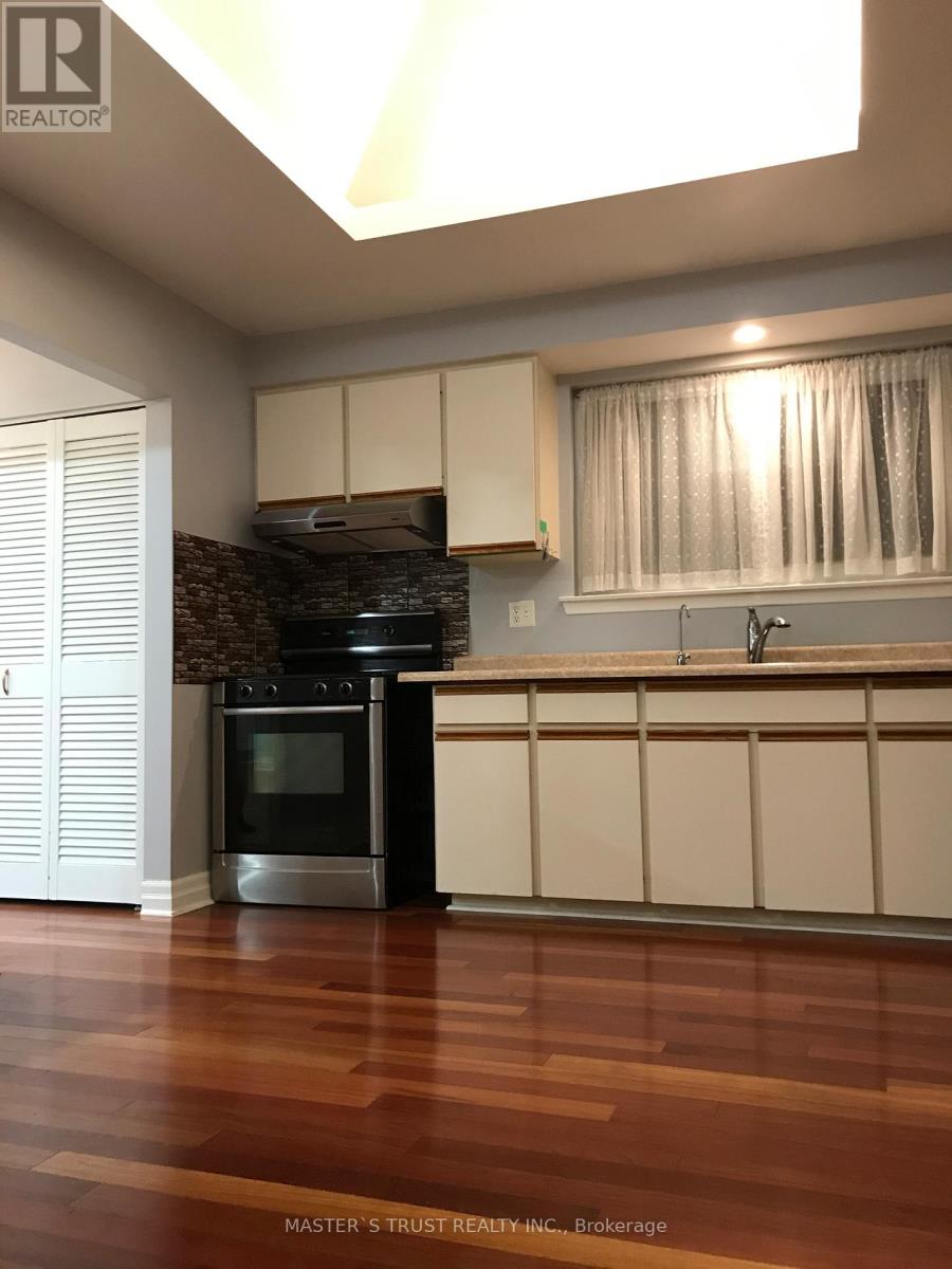 Upper - 2186 Truscott Drive, Mississauga, Ontario  L5J 2A6 - Photo 4 - W12530726