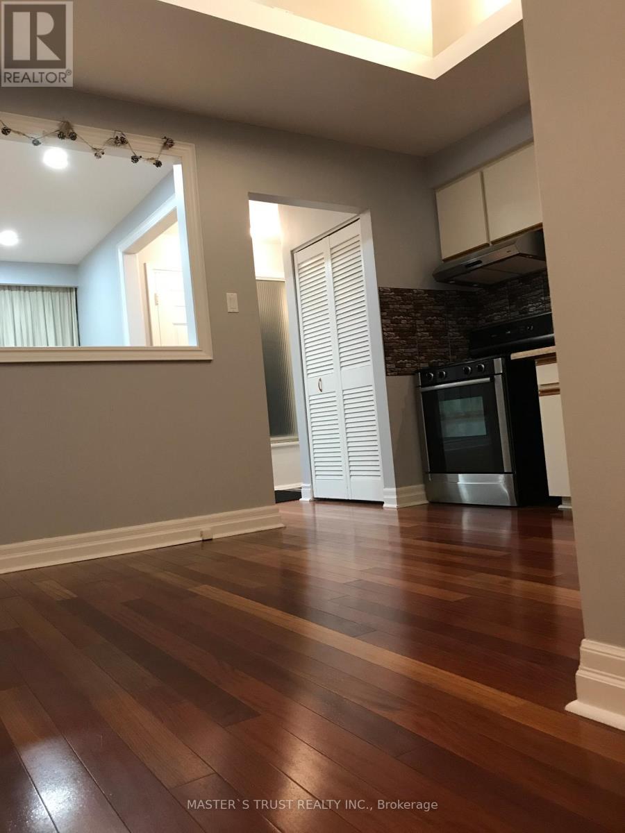 Upper - 2186 Truscott Drive, Mississauga, Ontario  L5J 2A6 - Photo 5 - W12530726